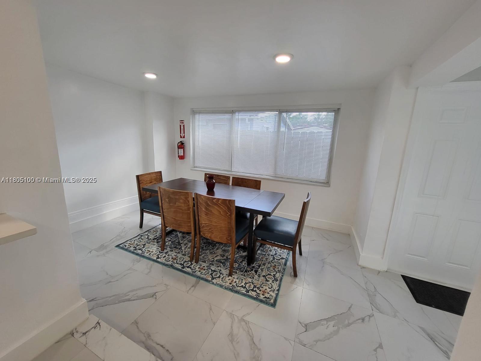 A11805100 Property Photo 10
