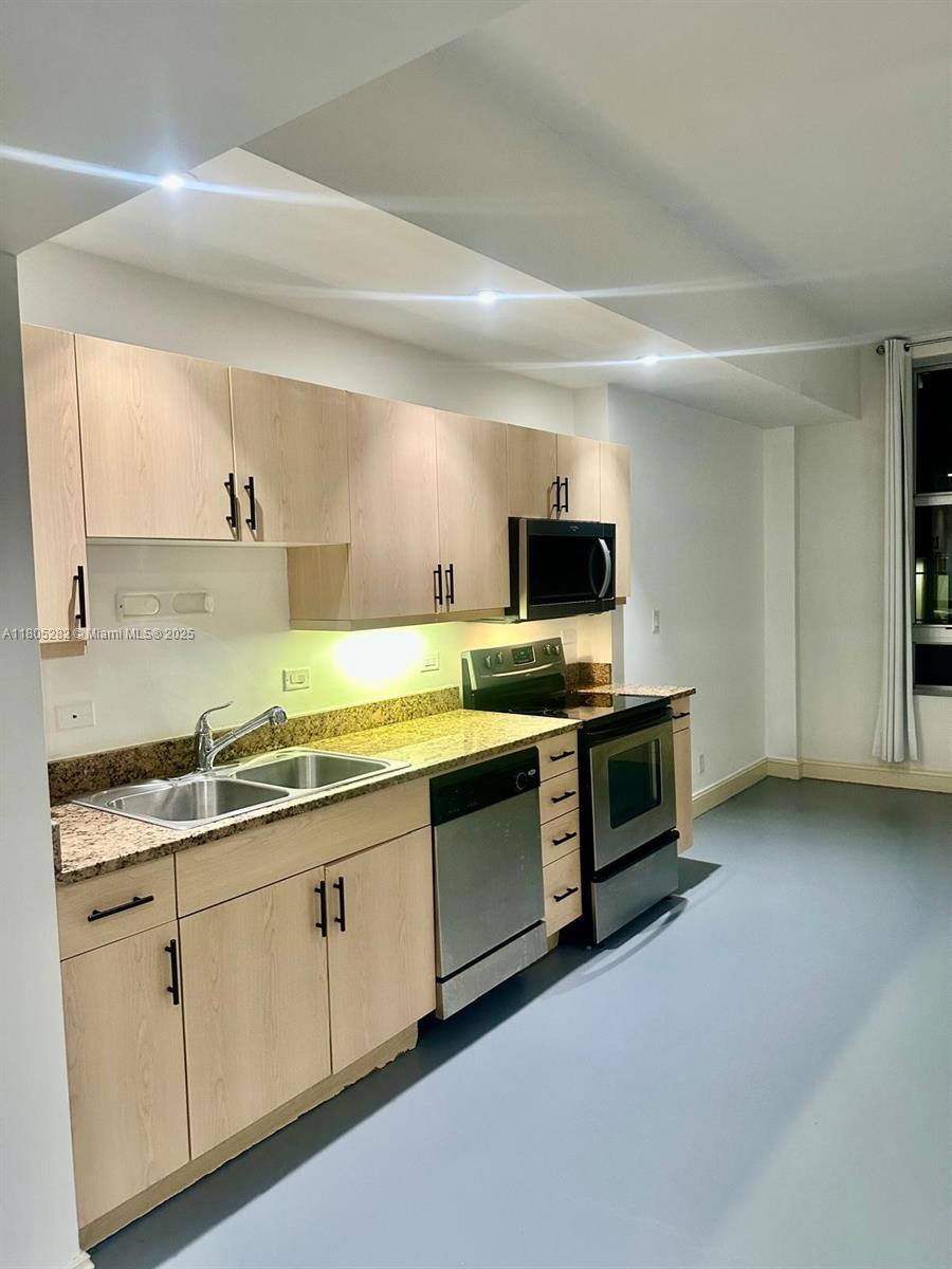 111 E Flagler 702 Property Photo 6