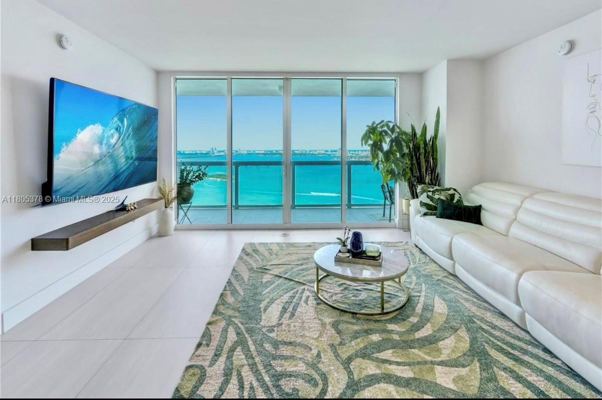 1800 N Bayshore Dr 3707