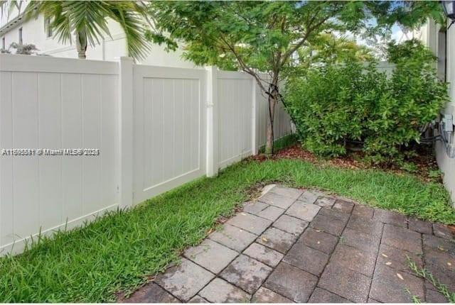 777 Sw 11th St Property Photo 11