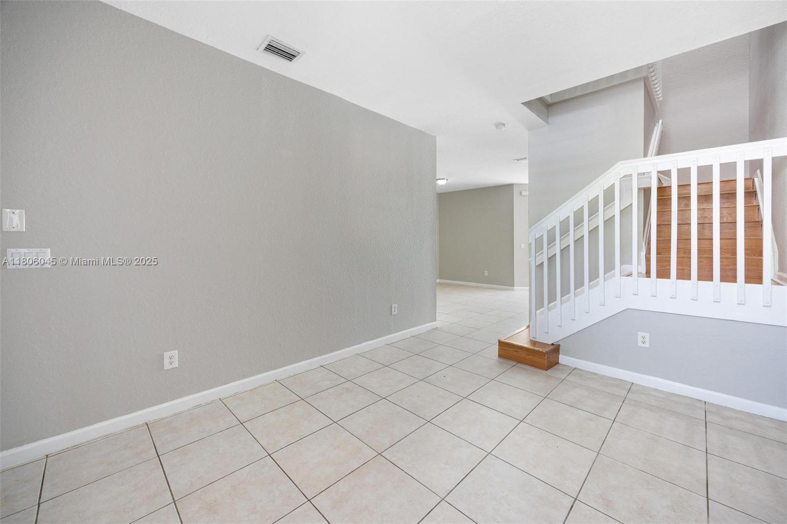 623 Ne 21st Ter Property Photo 5