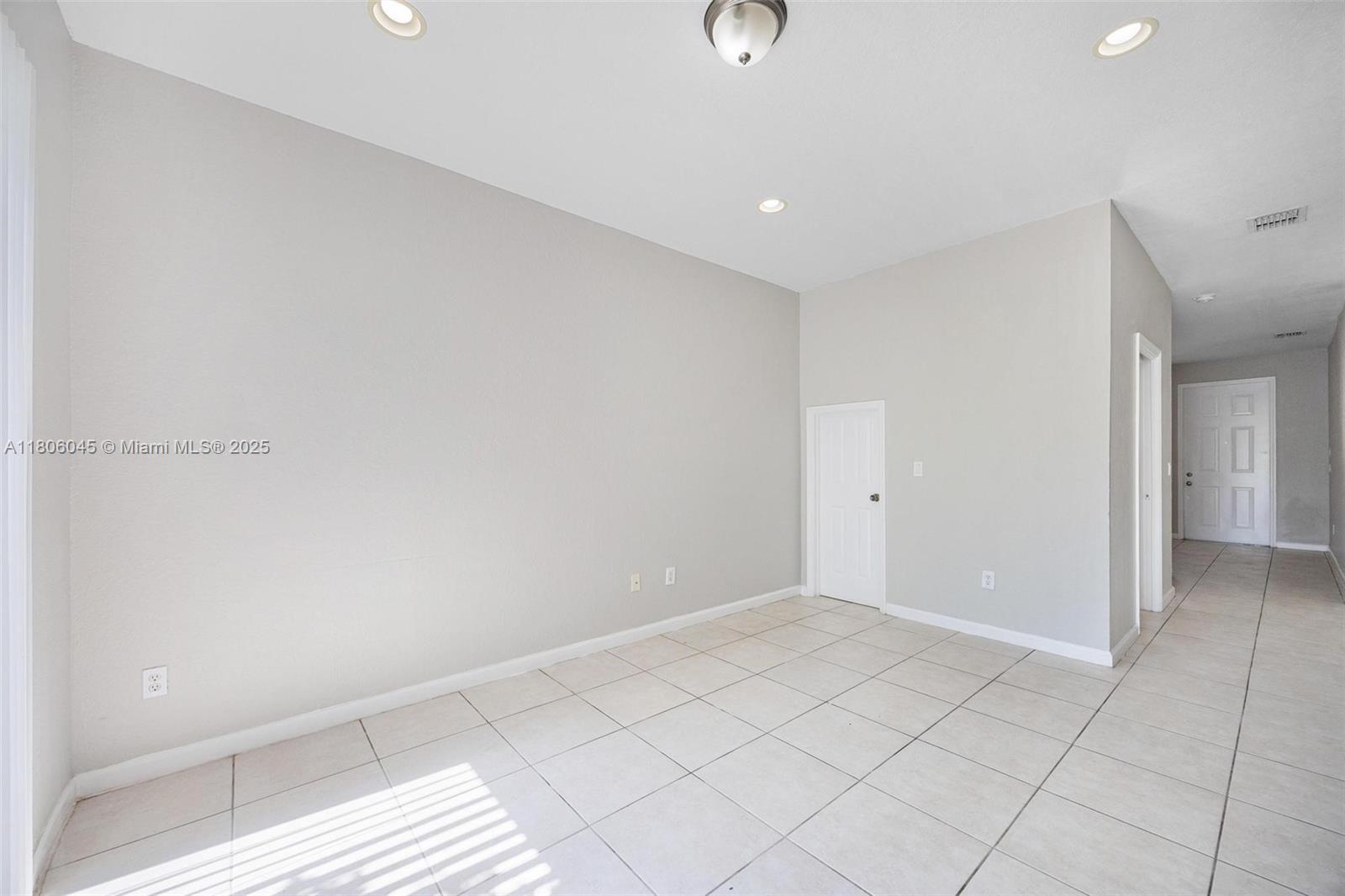 623 Ne 21st Ter Property Photo 16