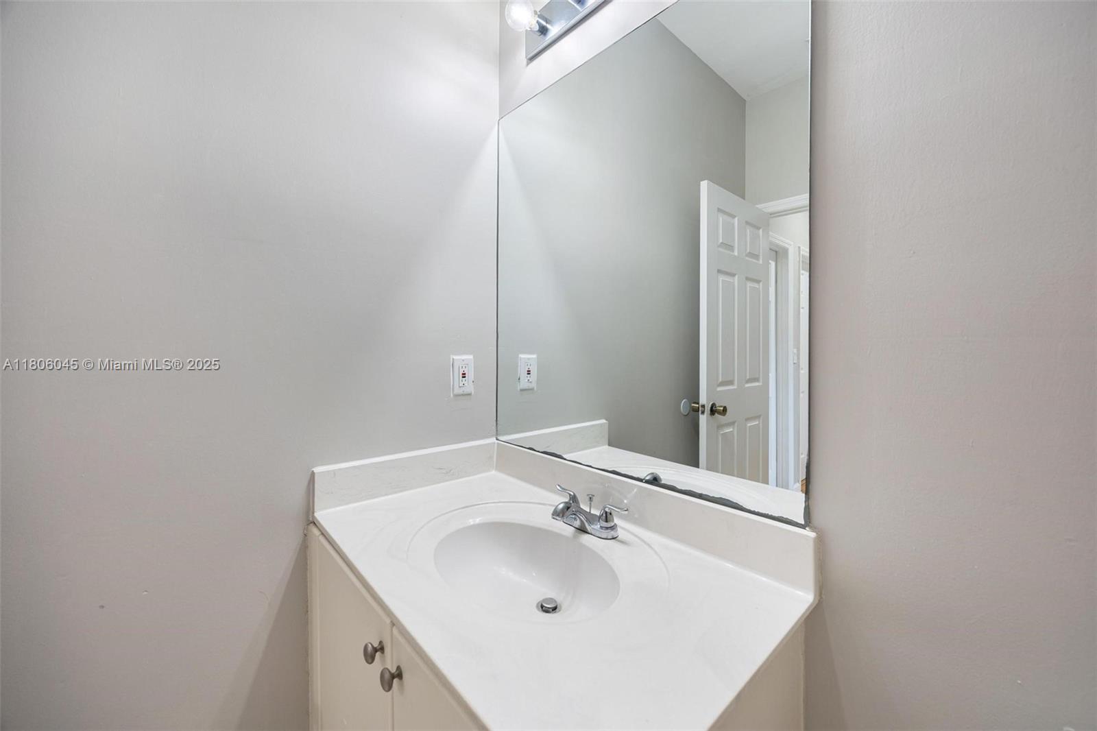 623 Ne 21st Ter Property Photo 32
