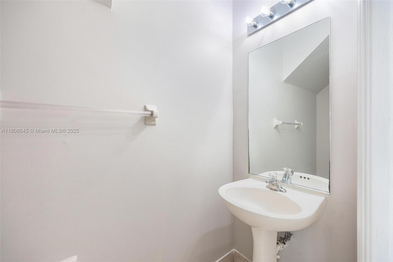 623 Ne 21st Ter Property Photo 35