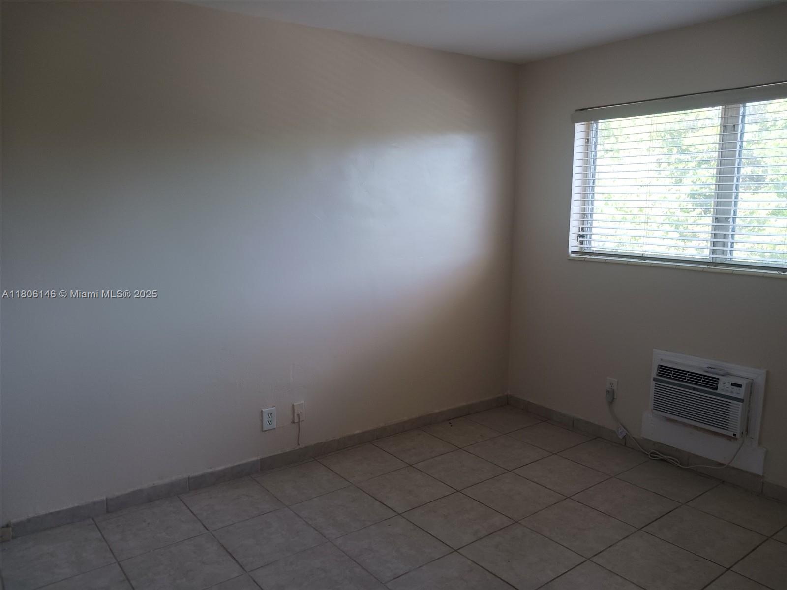 2700 Ne 135th St 30 Property Photo 10
