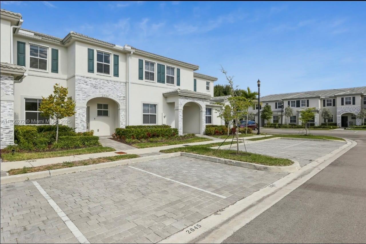 2645 SE 17th St Property Photo 1