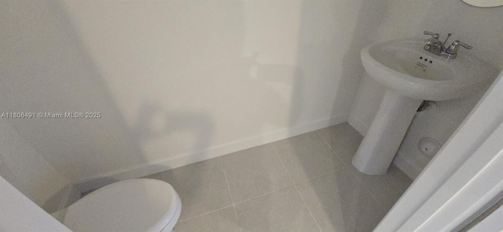102 Se 11 Court Property Photo 4