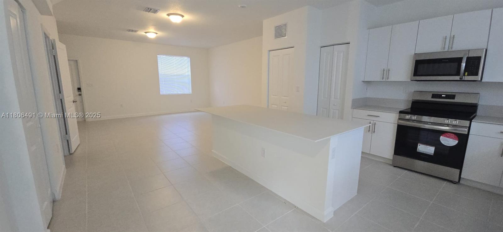 102 Se 11 Court Property Photo 7