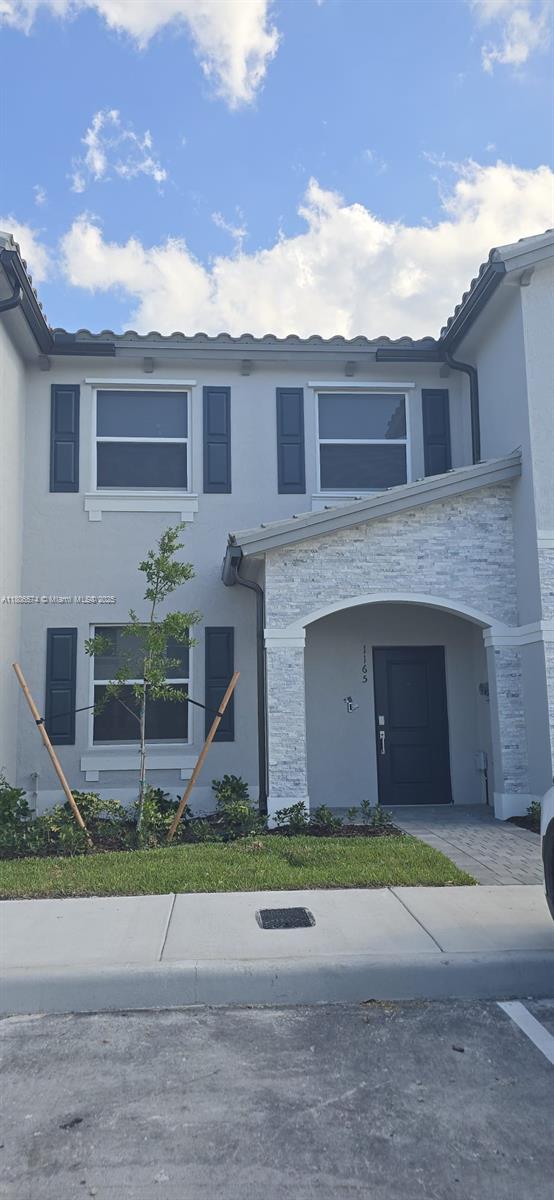 1164 NW 1st St Property Photo 1