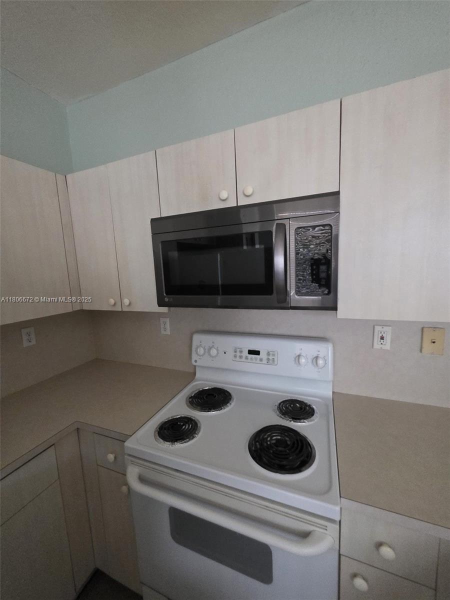 1941 Se 10th St Property Photo 23