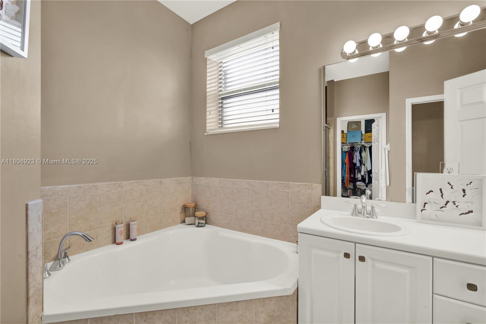 557 Se 37th Pl Property Photo 31