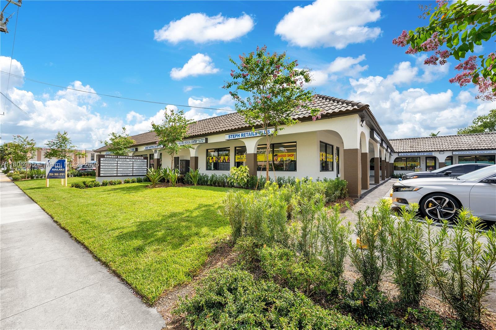 1072 Sunset Strip 1072 Property Photo 2