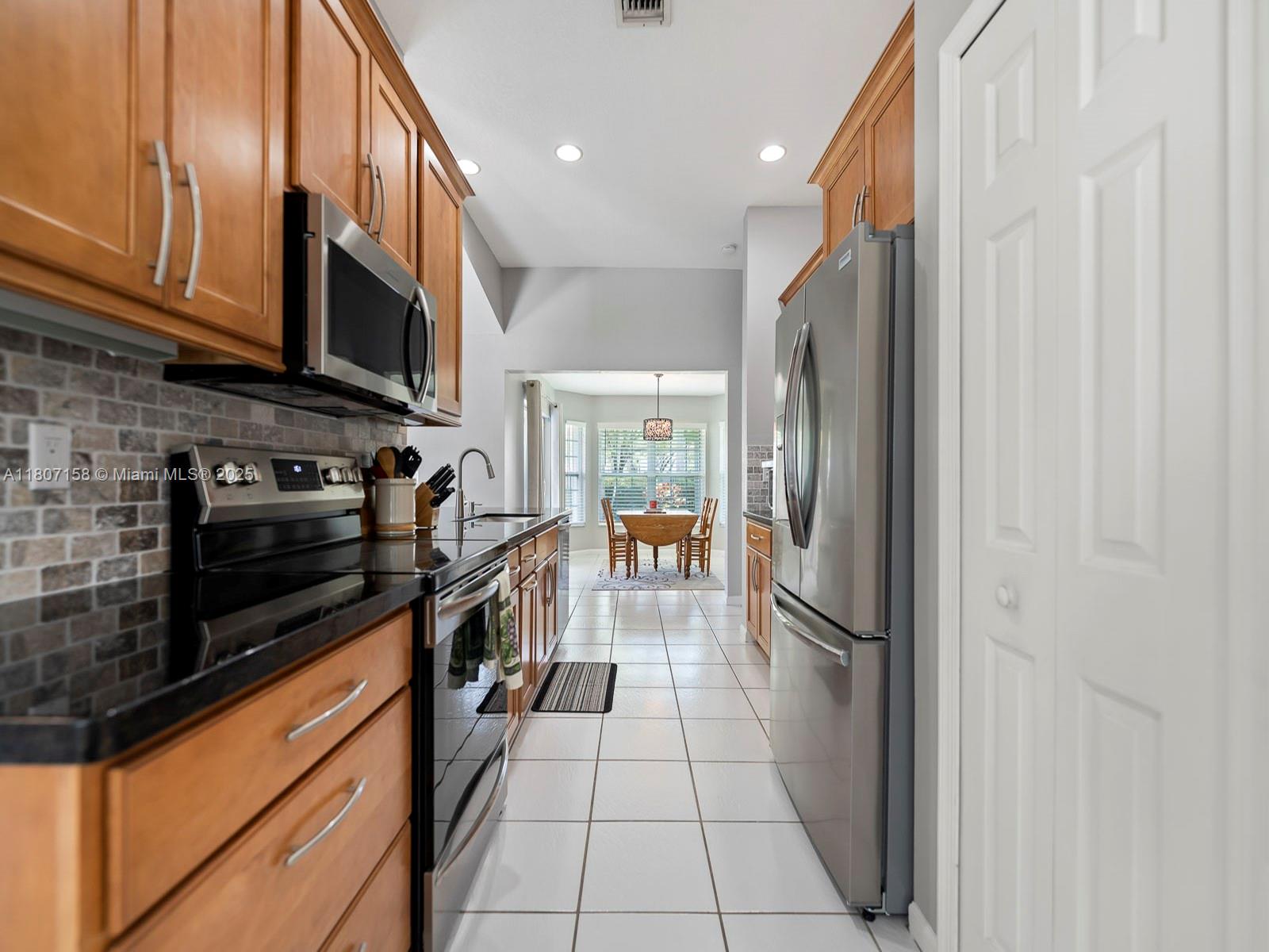2703 Augusta Dr Property Photo 9