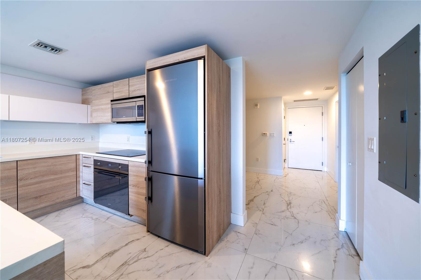 16385 Biscayne Blvd 417 Property Photo 1