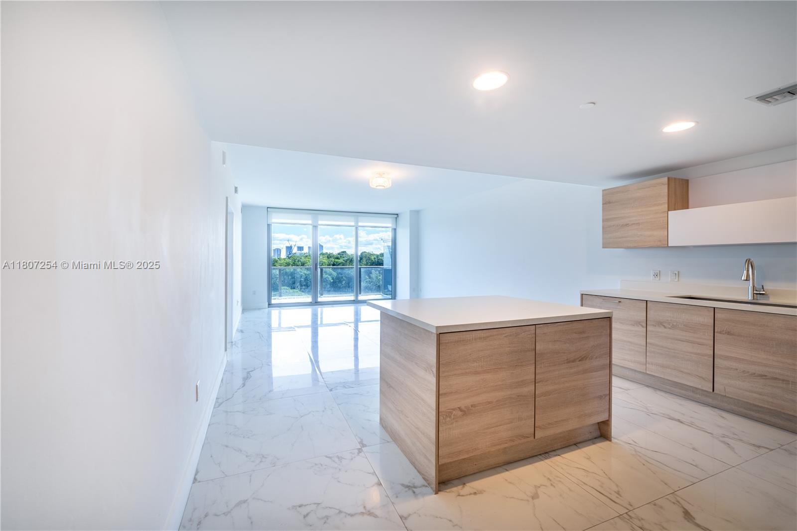 16385 Biscayne Blvd 417 Property Photo 2