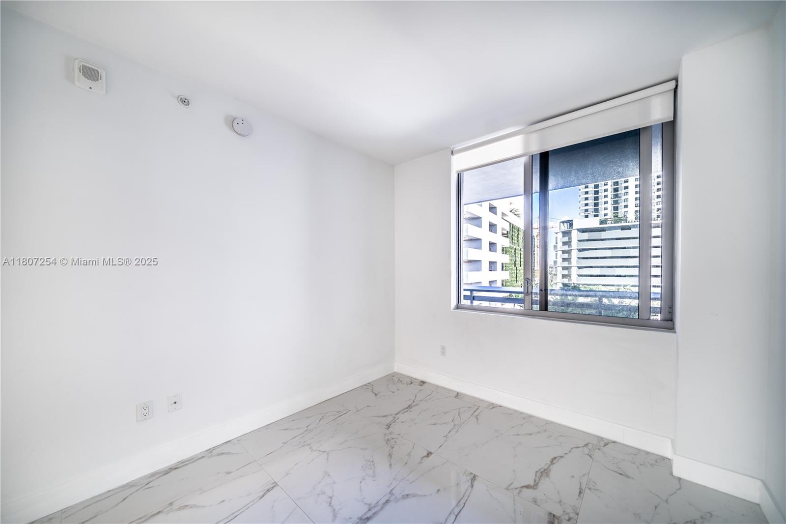 16385 Biscayne Blvd 417 Property Photo 7