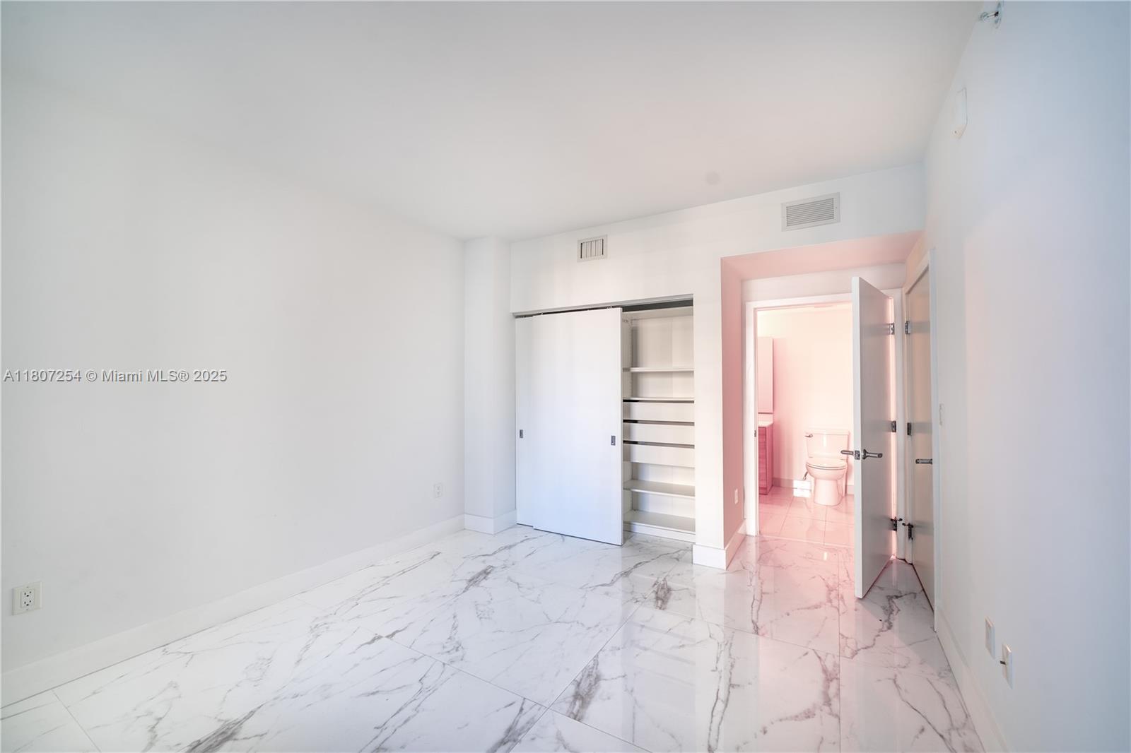 16385 Biscayne Blvd 417 Property Photo 8