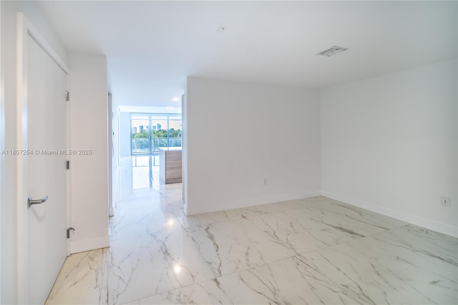 16385 Biscayne Blvd 417 Property Photo 12