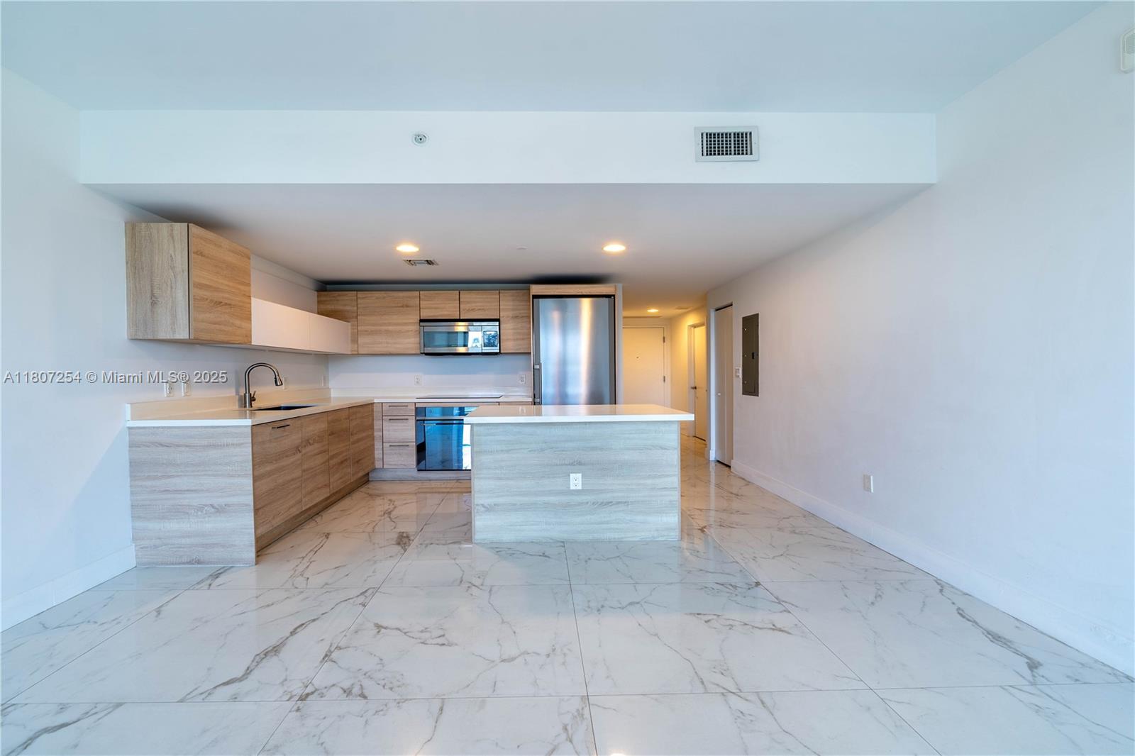 16385 Biscayne Blvd 417 Property Photo 21