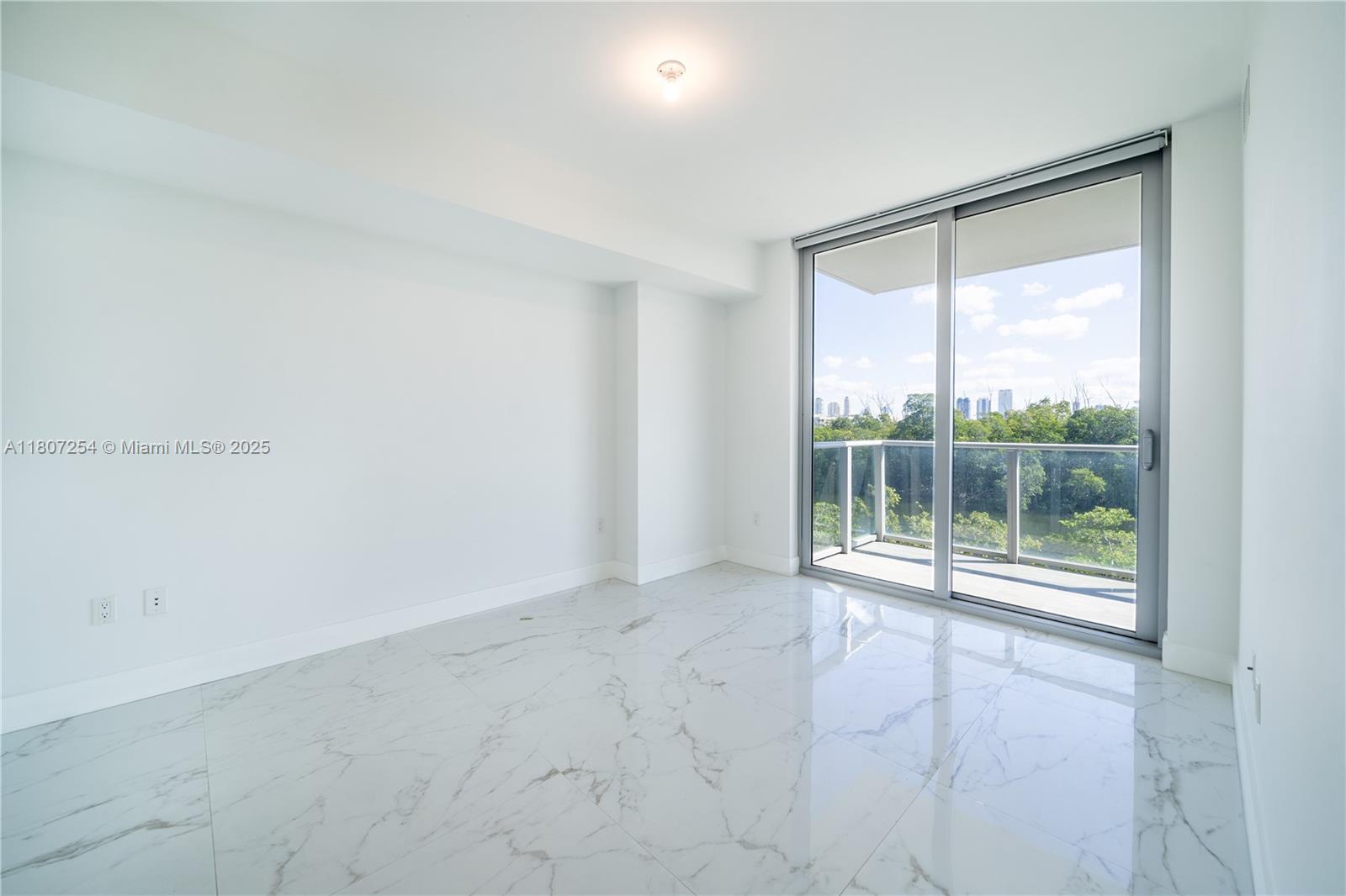 16385 Biscayne Blvd 417 Property Photo 22