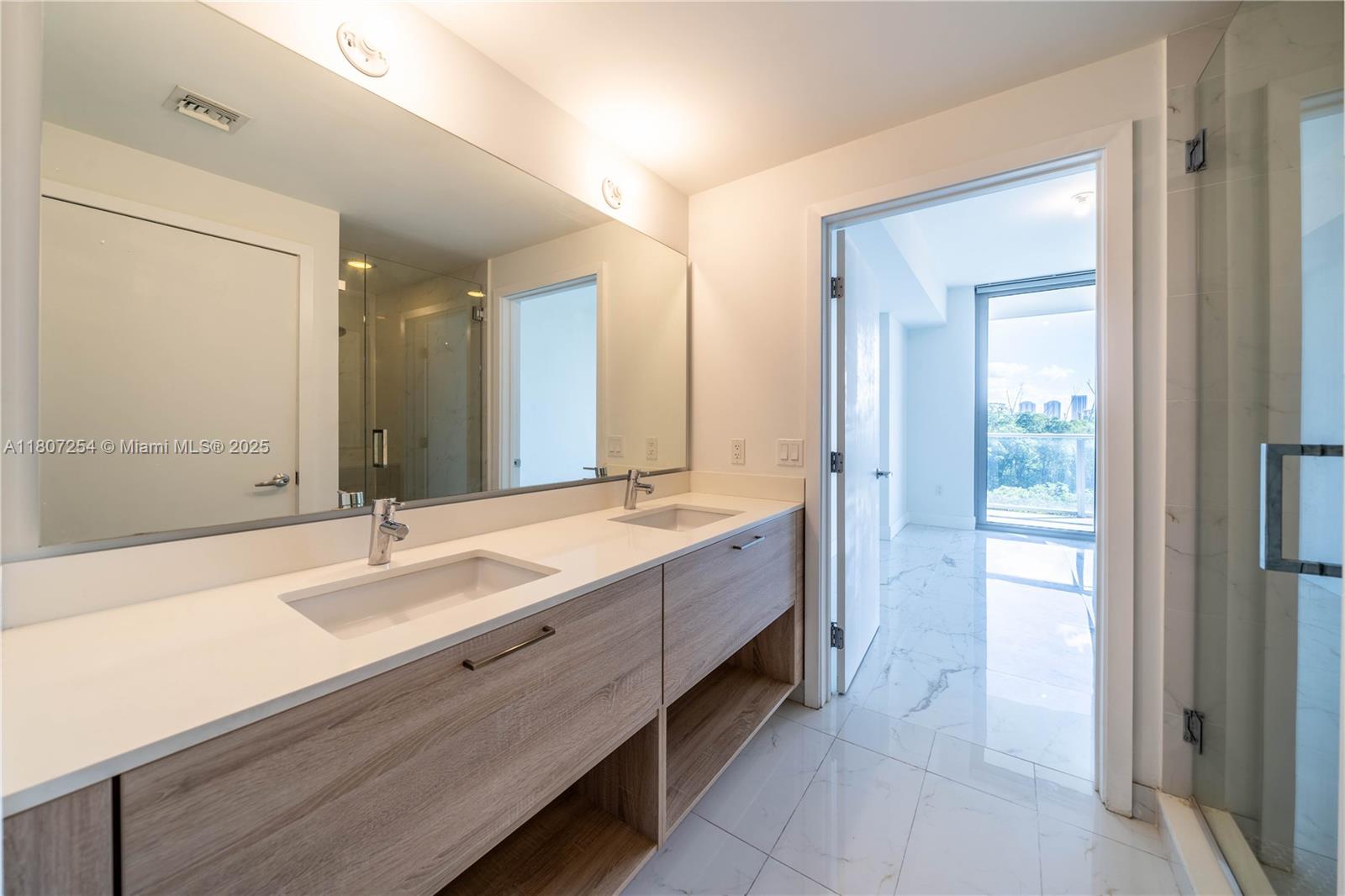 16385 Biscayne Blvd 417 Property Photo 25