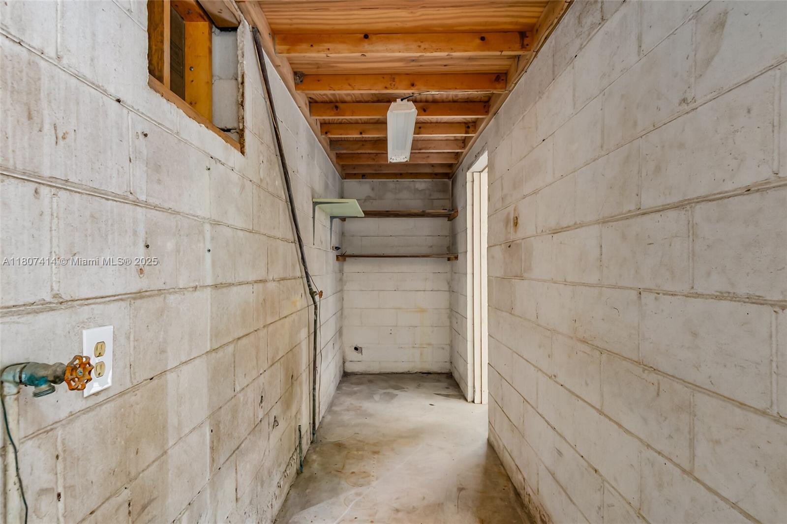 2826 2830 Hester Ave Property Photo 3