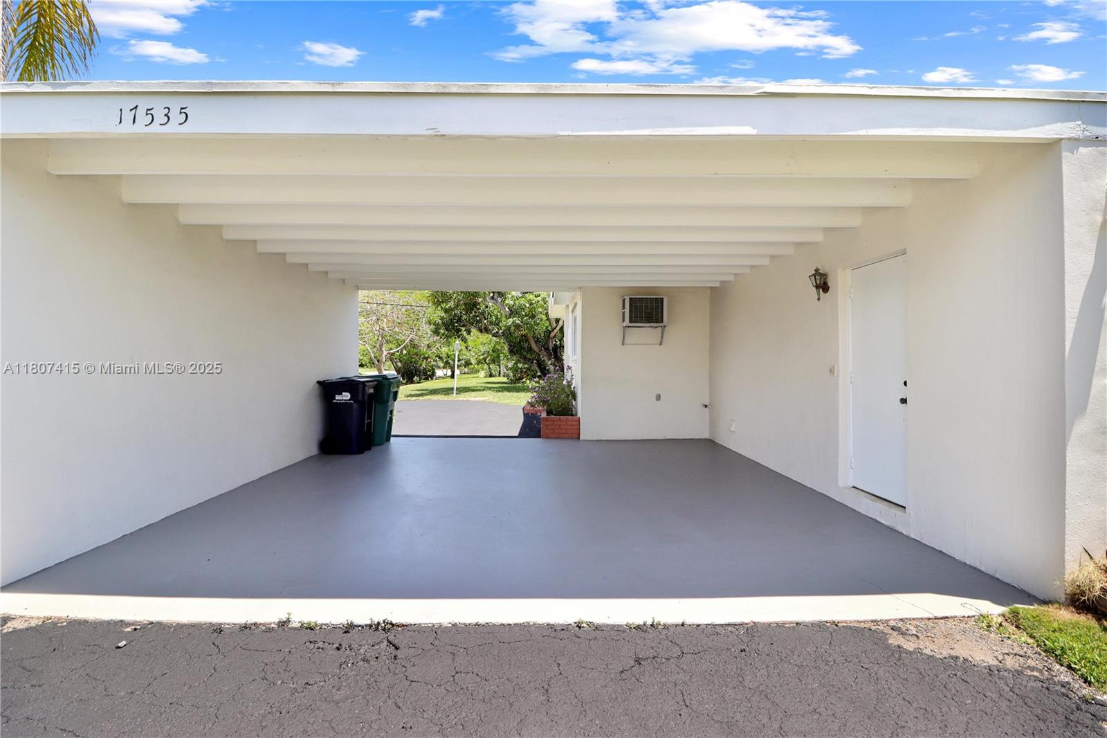 17535 Sw 91st Ave Property Photo 2