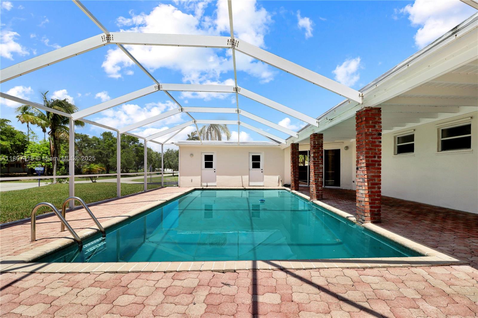 17535 Sw 91st Ave Property Photo 3