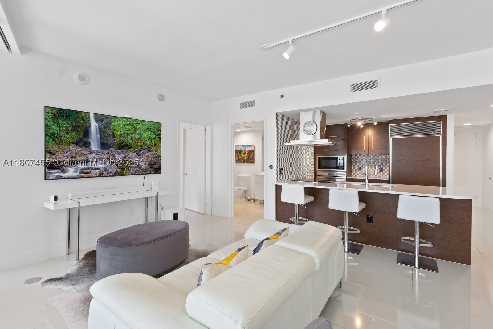 495 Brickell Ave 2304 Property Photo 8