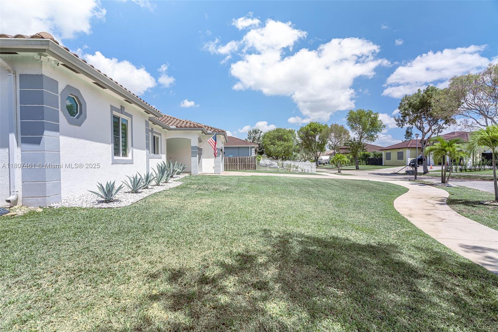 26602 Sw 149th Ct Property Photo 4