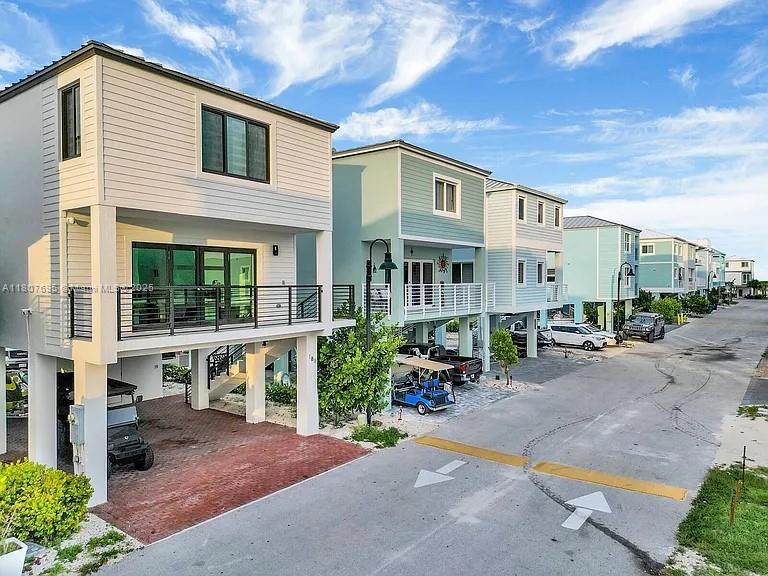 94825 Overseas Property Photo 1