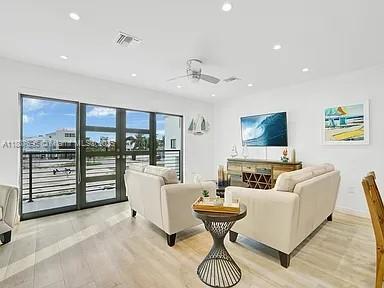 94825 Overseas Property Photo 2