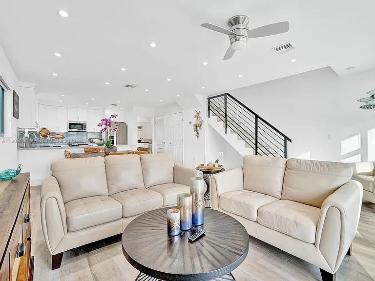 94825 Overseas Property Photo 3