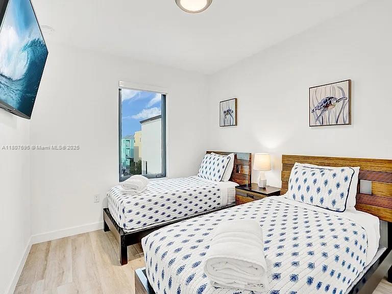 94825 Overseas Property Photo 11