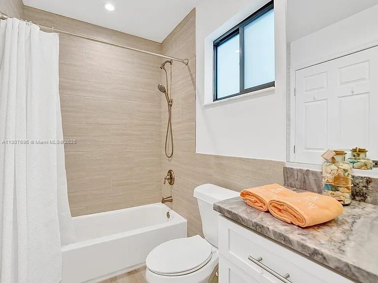 94825 Overseas Property Photo 12