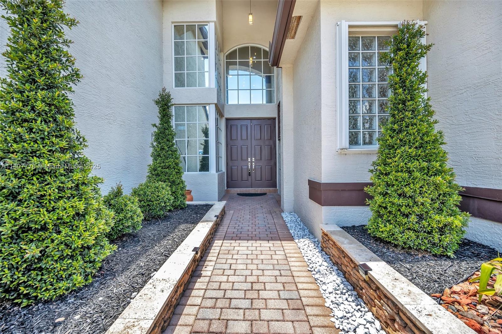 5466 Sw 187th Ter Property Photo 2