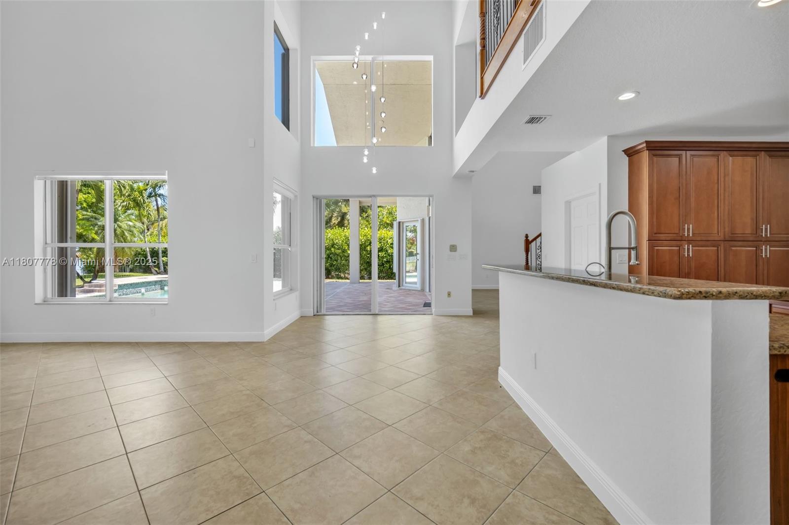 5466 Sw 187th Ter Property Photo 6