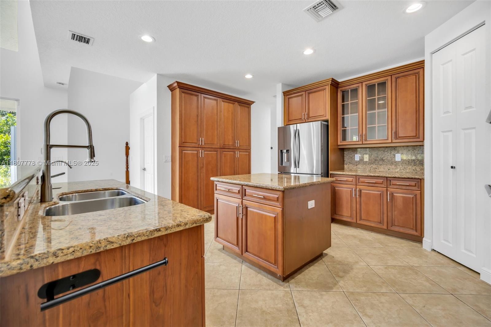 5466 Sw 187th Ter Property Photo 7