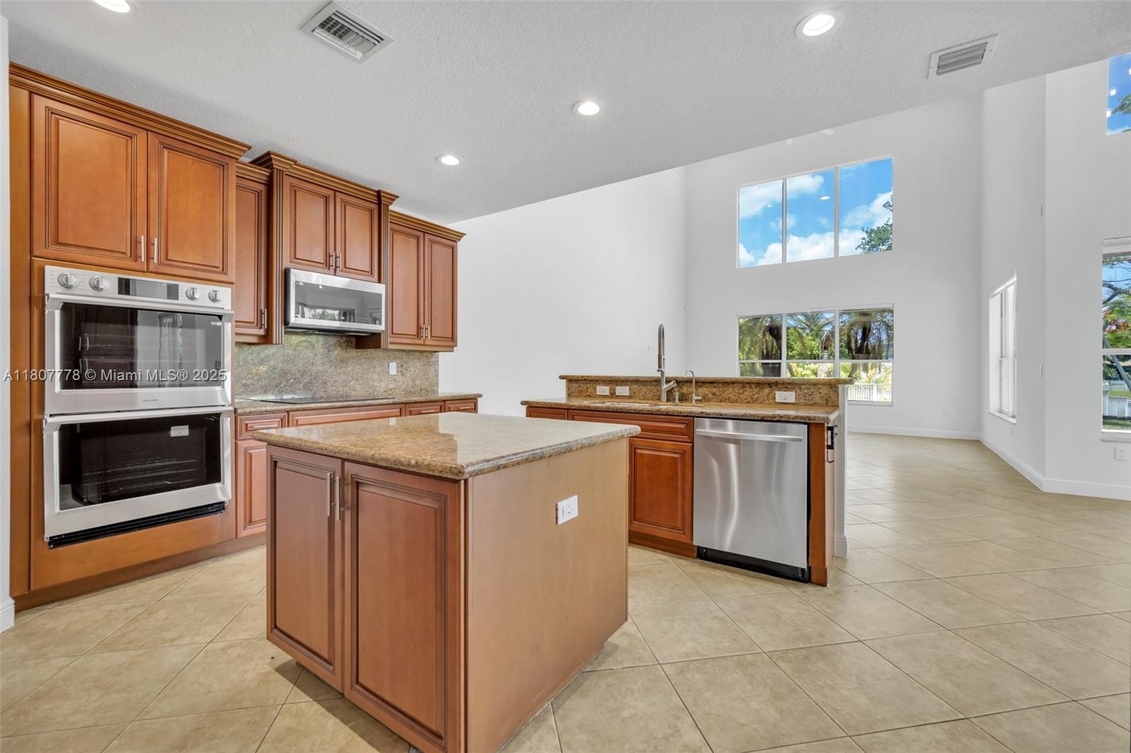 5466 Sw 187th Ter Property Photo 8