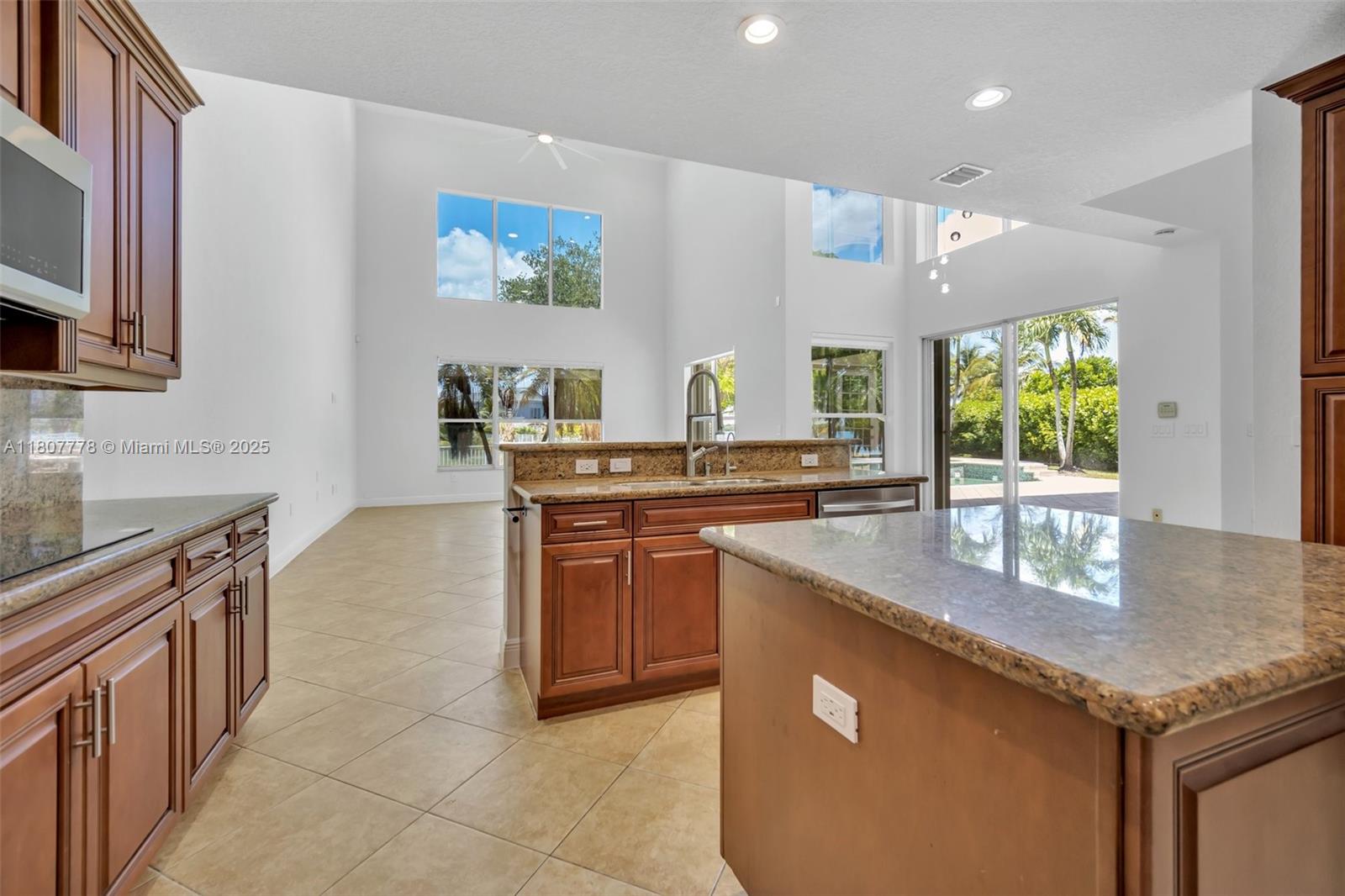 5466 Sw 187th Ter Property Photo 9