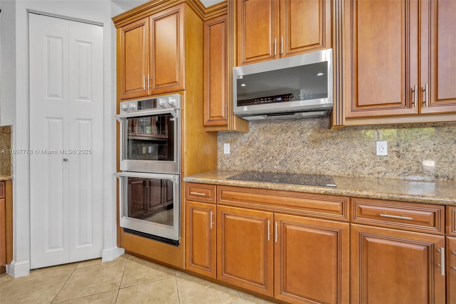 5466 Sw 187th Ter Property Photo 10