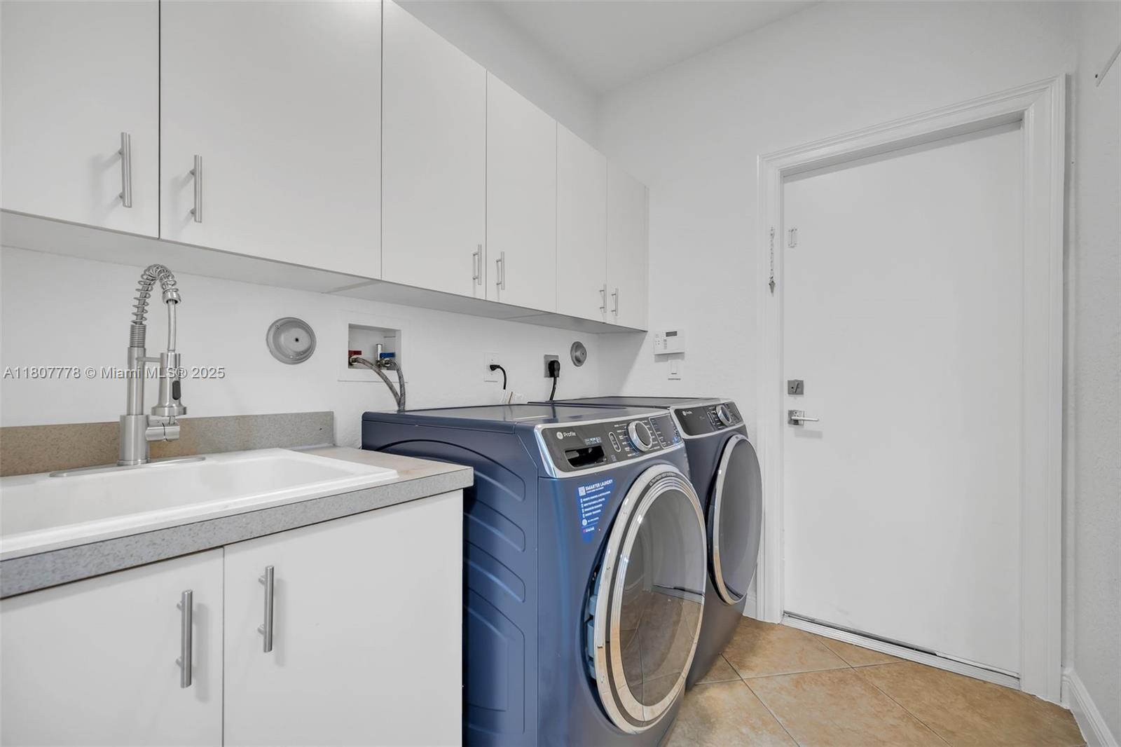 5466 Sw 187th Ter Property Photo 40