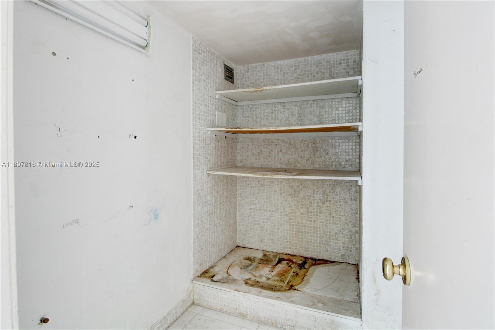 7135 Collins Ave 934 Property Photo 8