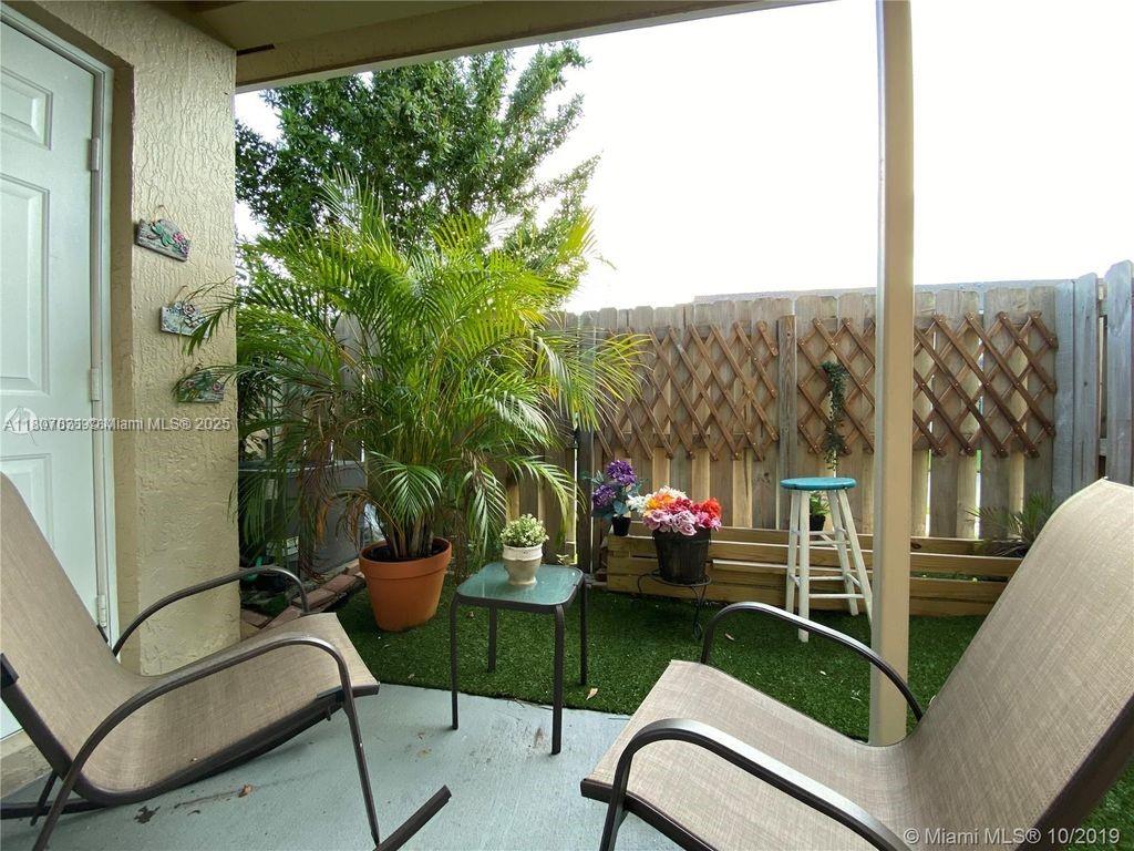 2220 Se 24th Pl Property Photo 5