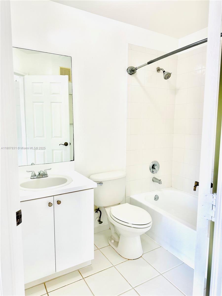 2220 Se 24th Pl Property Photo 12