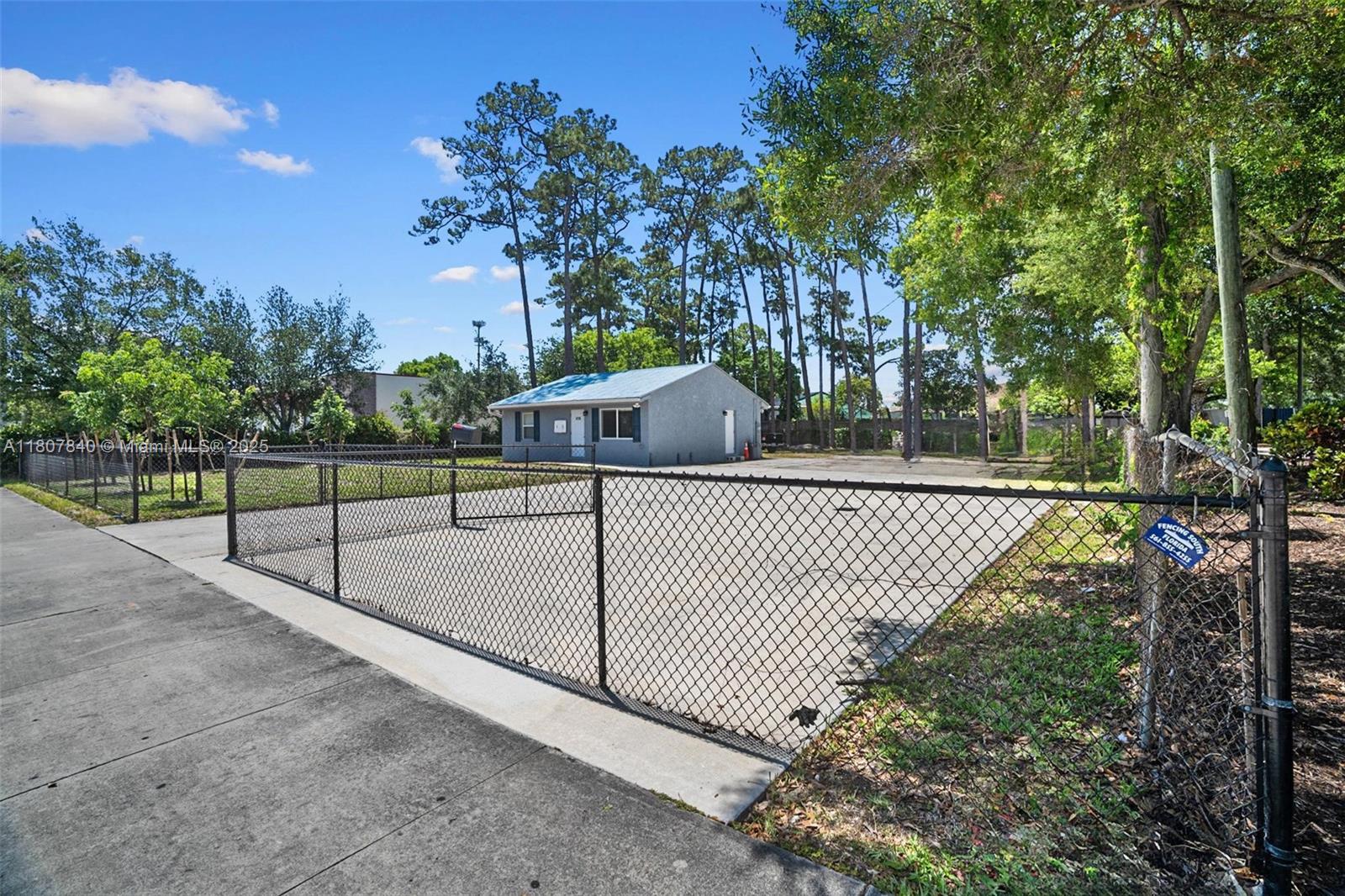 4736 Lake Worth Rd Property Photo 2