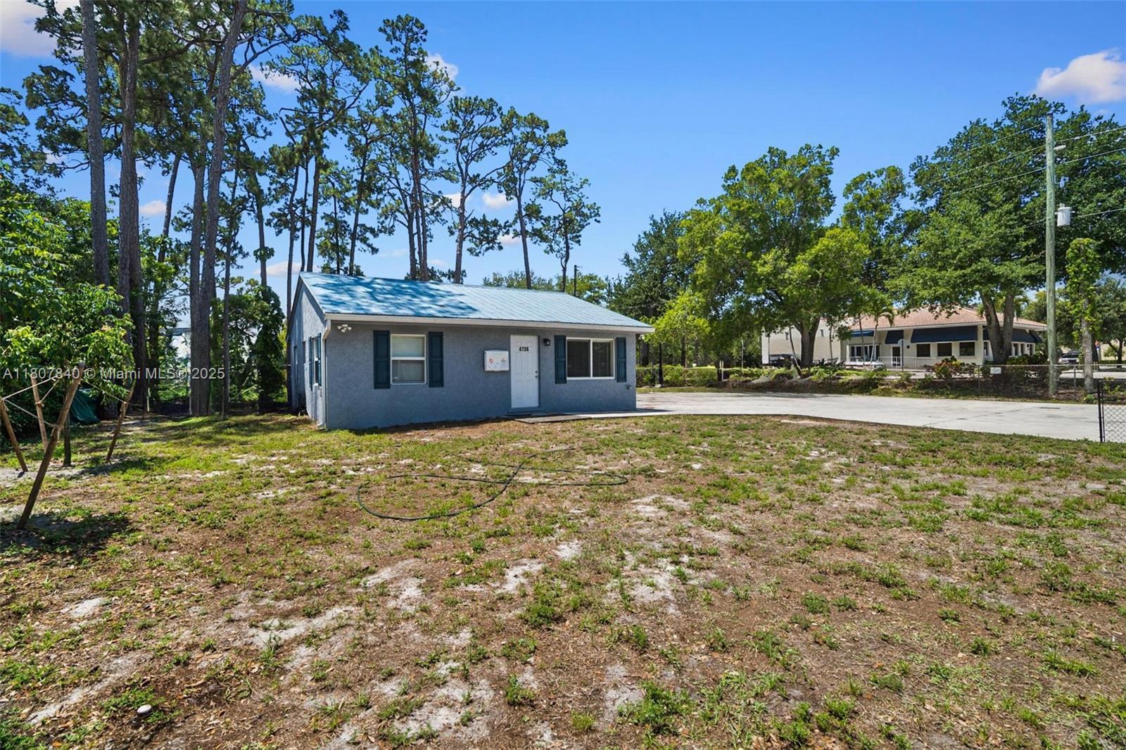 4736 Lake Worth Rd Property Photo 6