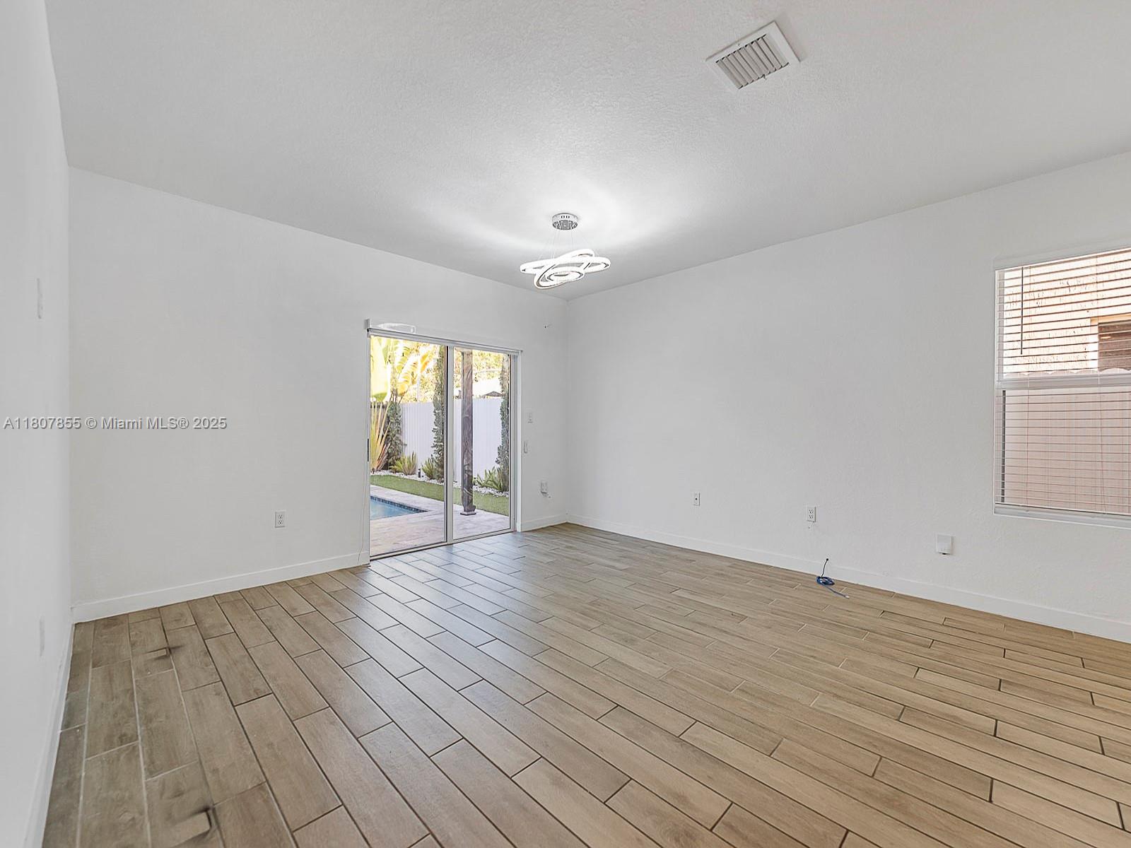 501 Ne 6th Ct Property Photo 17