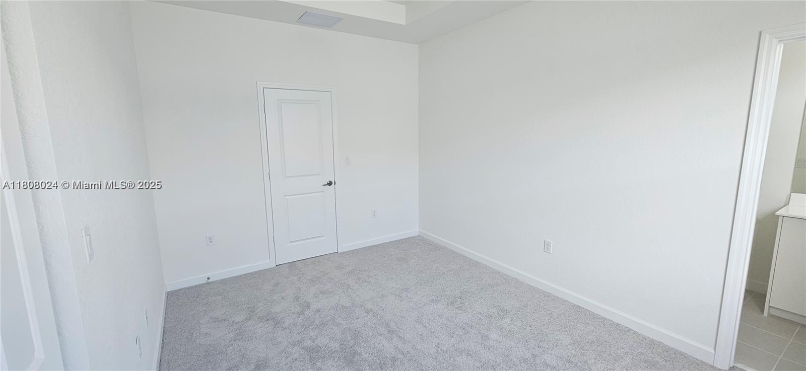 1181 Se 1st Property Photo 25