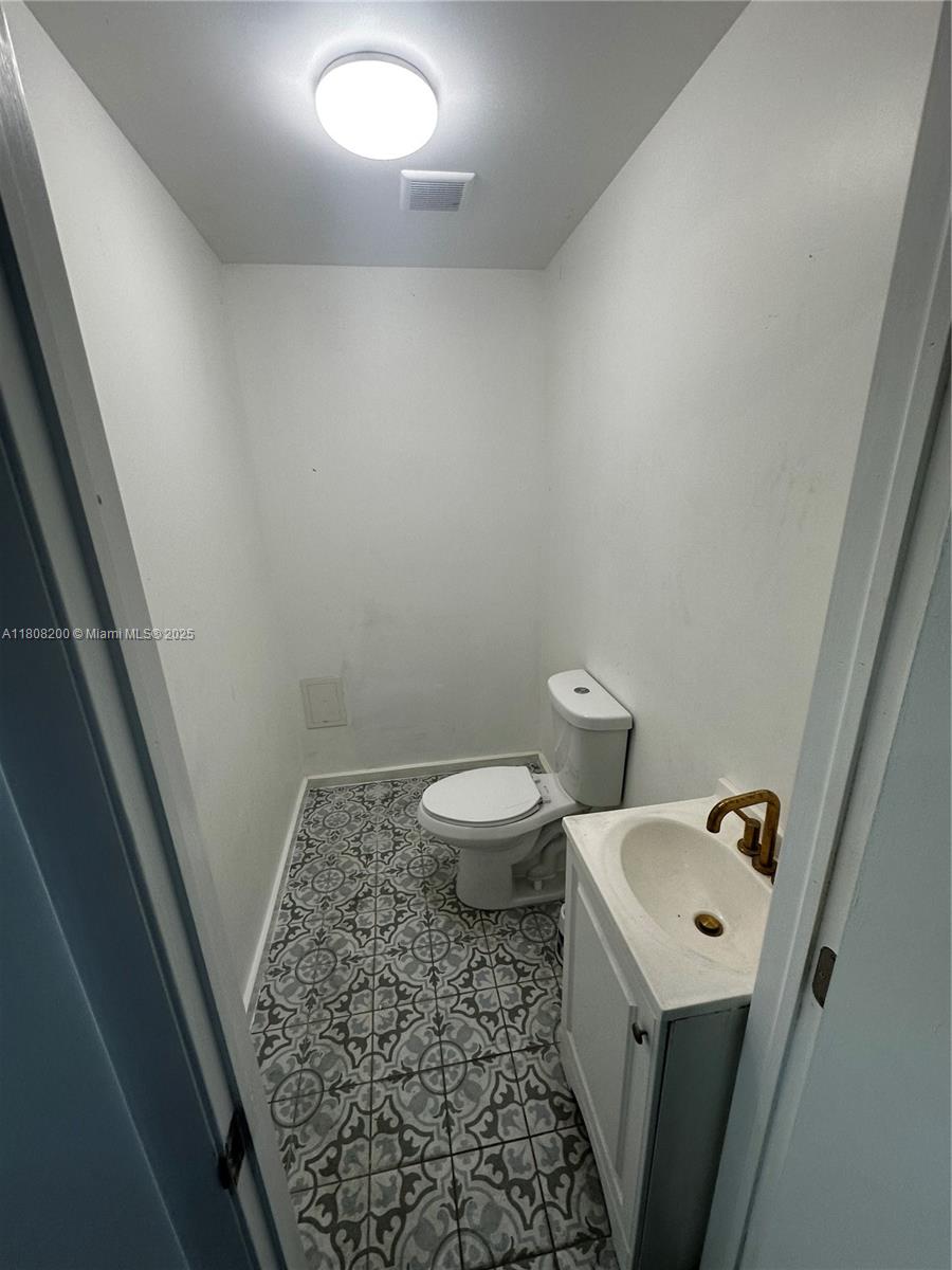 3215 Nw 7th St Property Photo 4